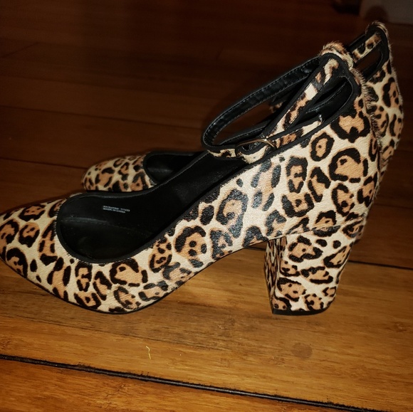 White House Black Market Animal Print Heels 8 New main image 1